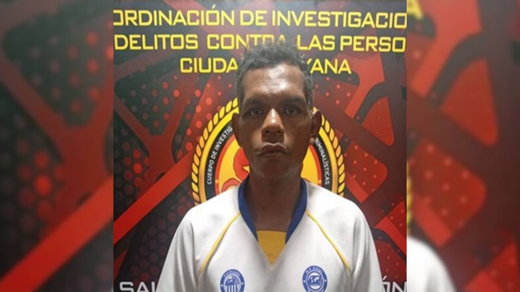 Le lanzaron una piedra en la cabeza y lo mataron