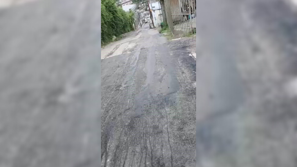 Se volvió a romper tubería en la calle Luis Correa