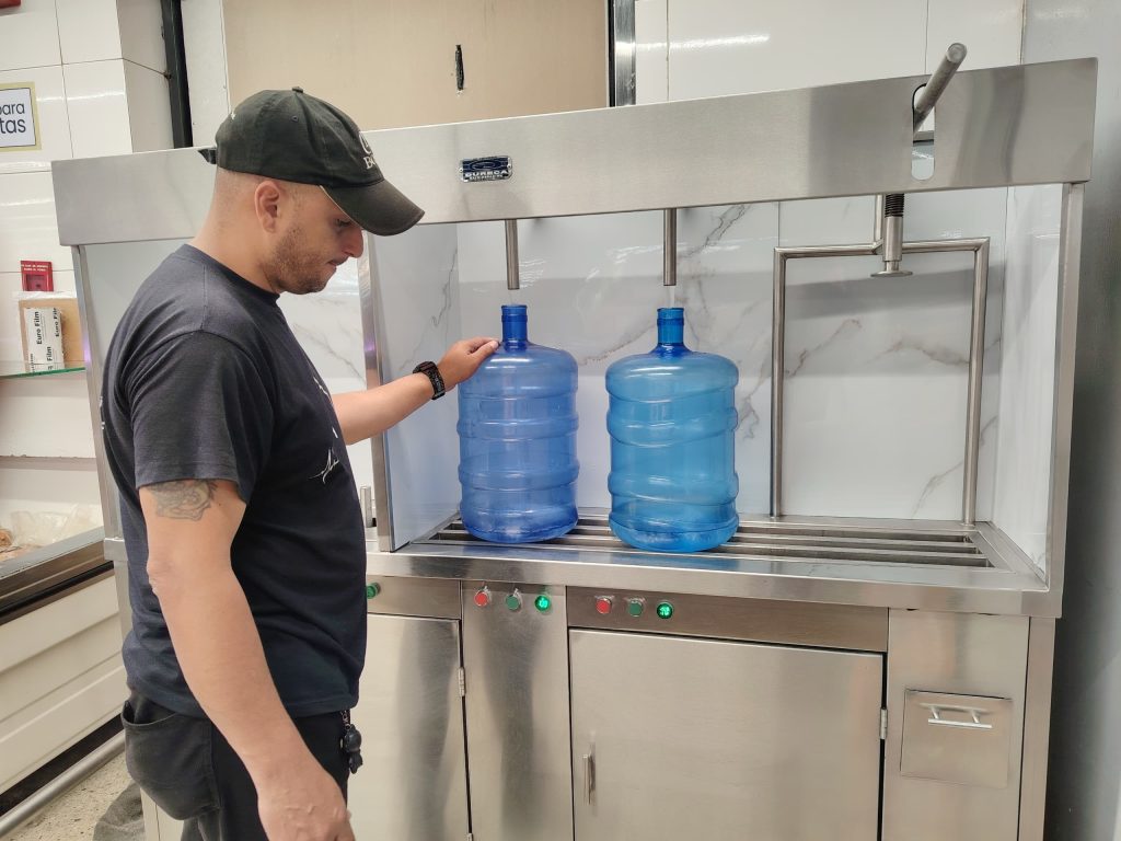 Agua gratis en el Express