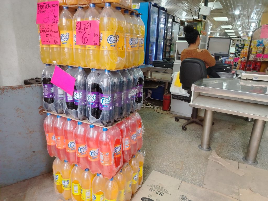 Abundan ofertas de refrescos en empaques