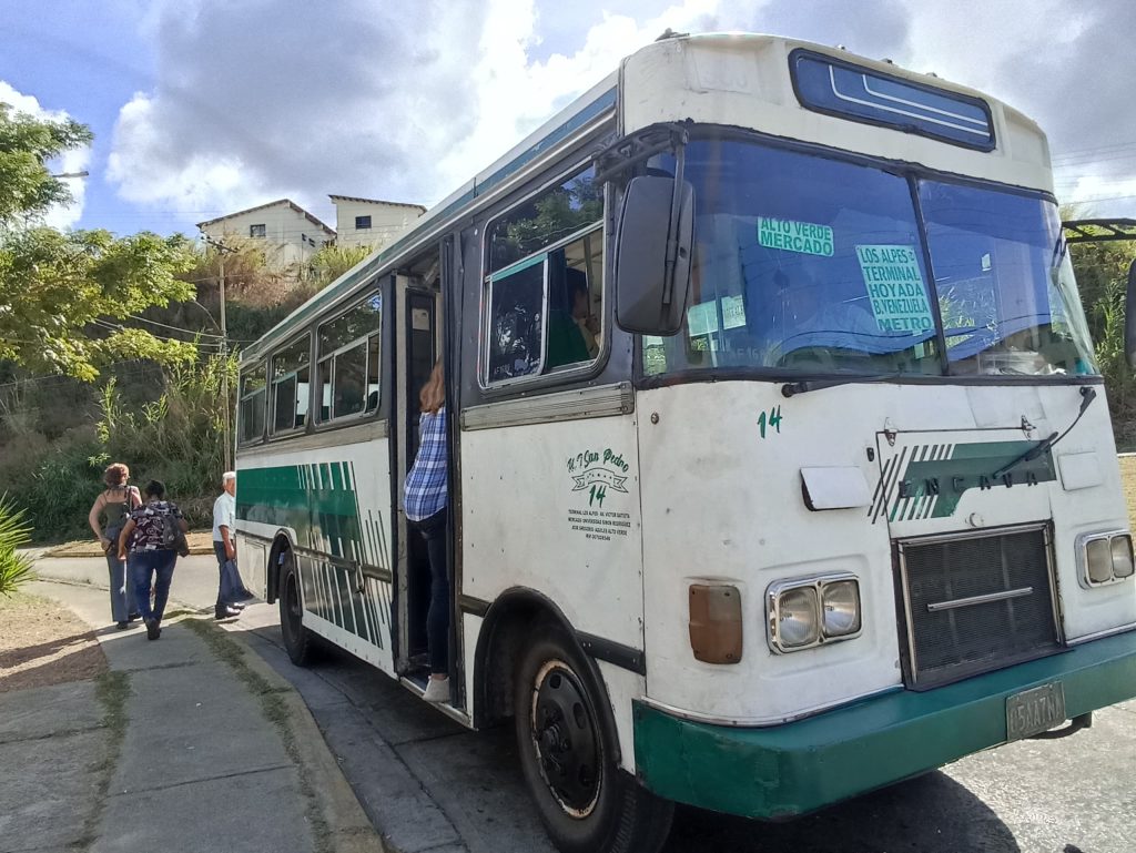 Renuevan concesiones a 26 líneas de autobuses