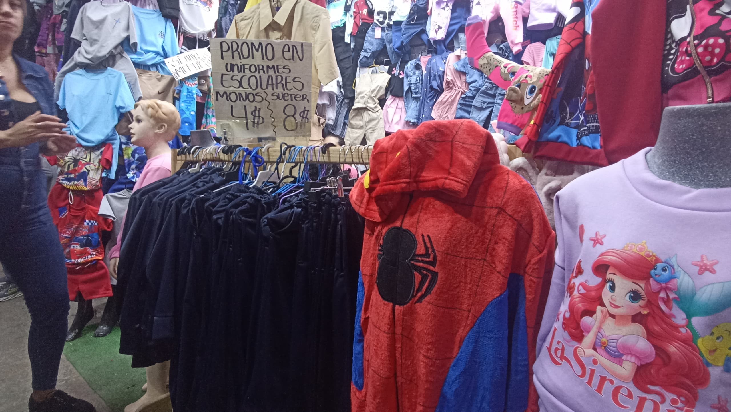 Uniformes escolares desde $5 en el Vencedores