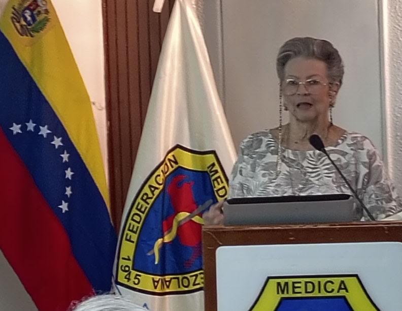 Proponen actualizar Código de Deontología Médica