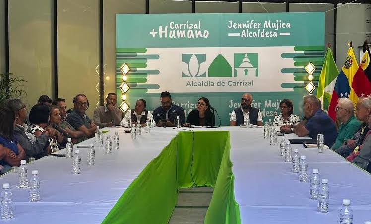 Alcaldesa de Carrizal se reúne con empresarios