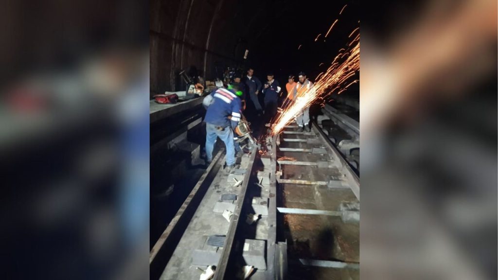 Sustituyen 35 metros de rieles en el túnel de Carrizalito