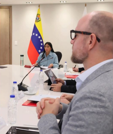 Delcy Rodríguez evalúa metas de producción de hidrocarburos