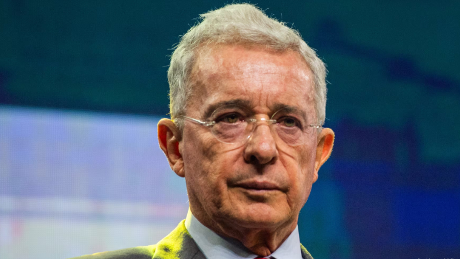 12 años de prisión domiciliario para Álvaro Uribe