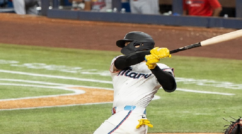 Máximo Acosta despacha su segundo jonrón en la MLB
