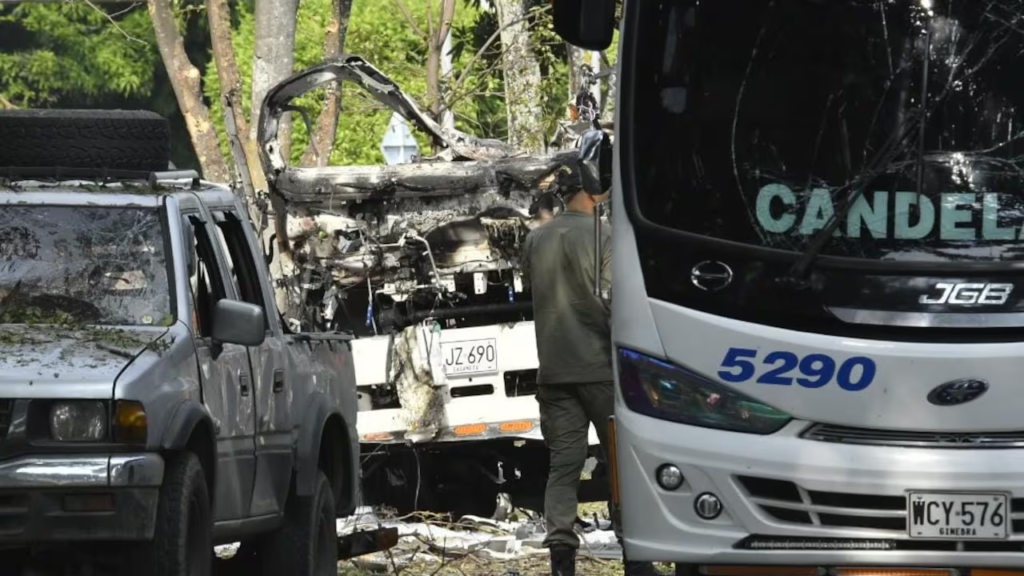 Cinco muertos por atentado contra base aérea en Colombia