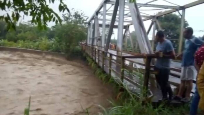 Labores preventivas para evitar inundaciones en zonas agrícolas
