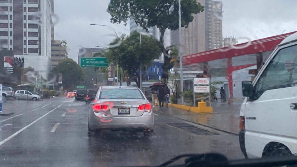 Lluvias y vientos provocaron falla eléctrica en zonas del centro del país