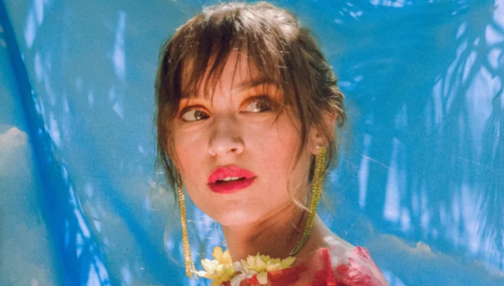 Presenta su álbum debut “Una fiesta al desorden”