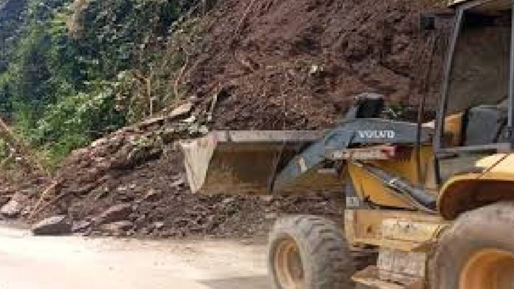 Restringen paso entre Barinas y Mérida tras derrumbes