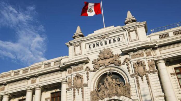 Congreso de Perú declara persona non grata a Gustavo Petro