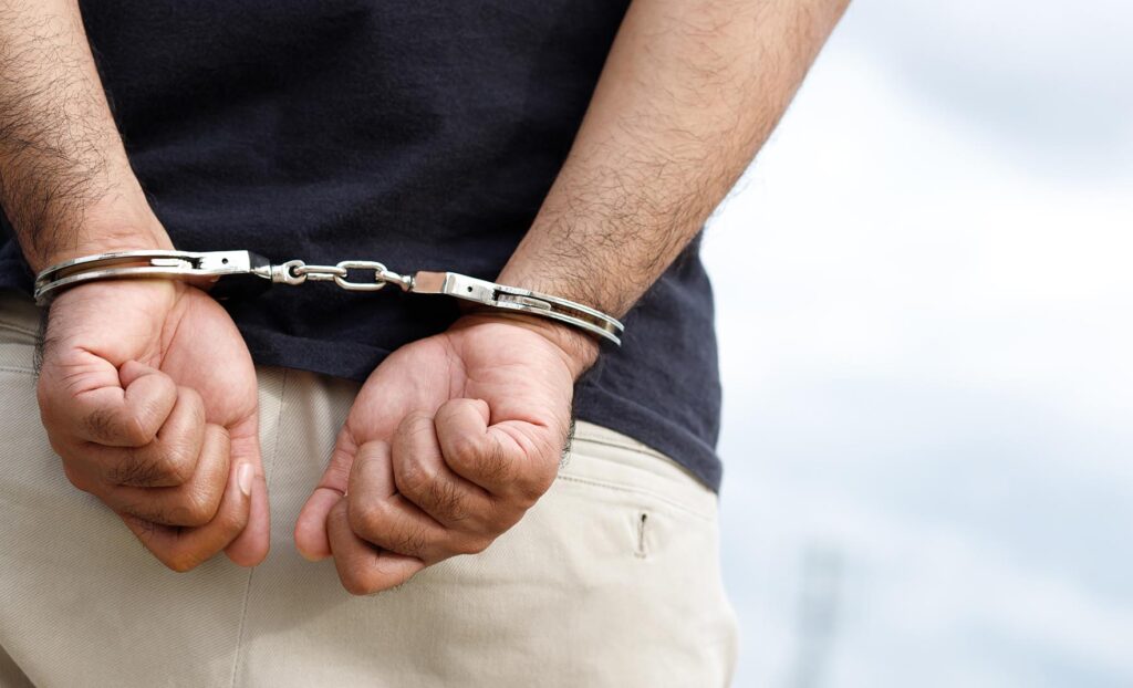 Detienen en Ecuador a dos personas con material explosivo