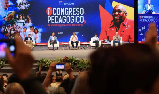 Maduro anuncia la renovación del movimiento sindical