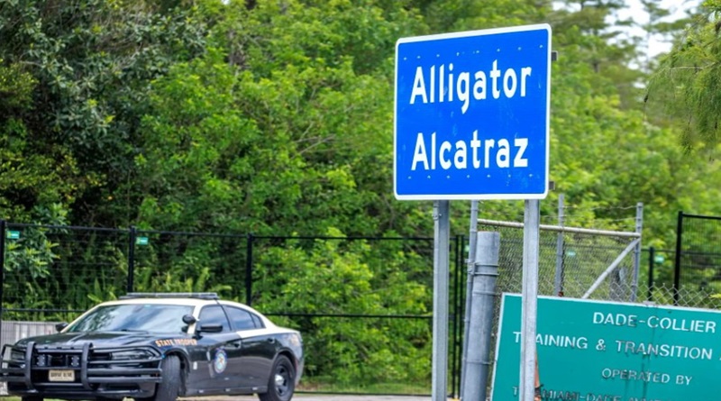 Juez de EEUU desestima demanda contra Alligator Alcatraz