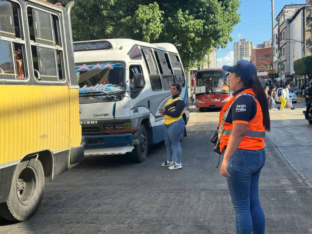 Inspectores viales ponen orden en Los Teques