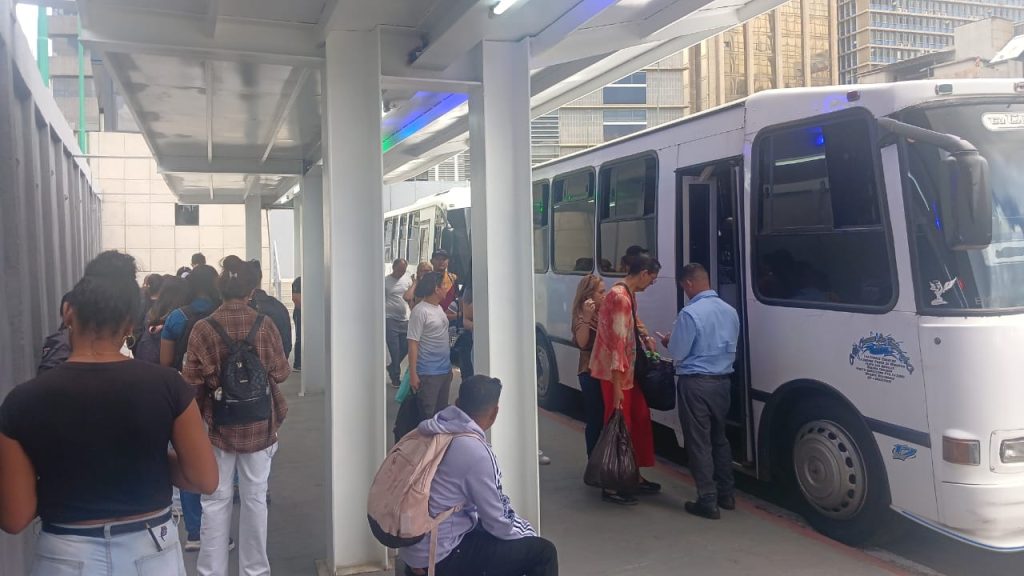 Evalúan permanencia de más autobuses en nuevo terminal