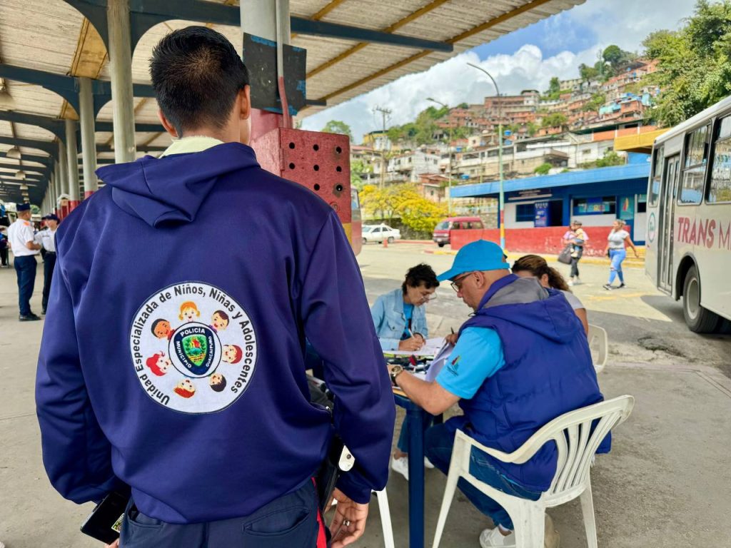 Tramitan 85 permisos de viajes a niños y niñas