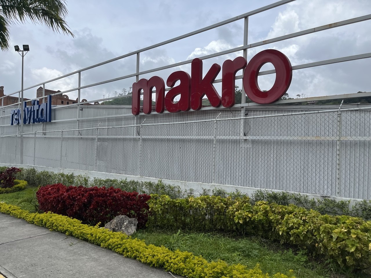 Makro se presenta como opción accesible