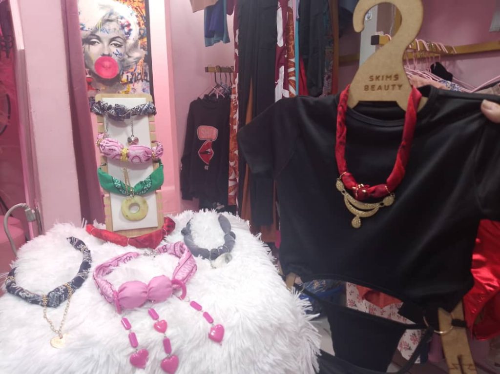 Los collares bandanas se vuelven tendencia