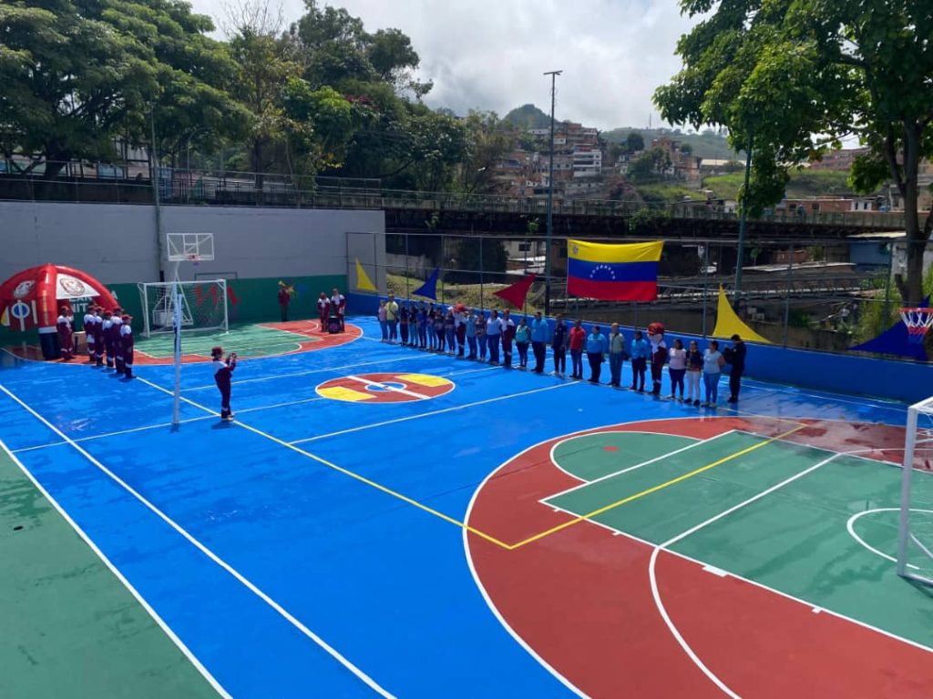 Rehabilitan cancha del Jardín Terapéutico del HVS