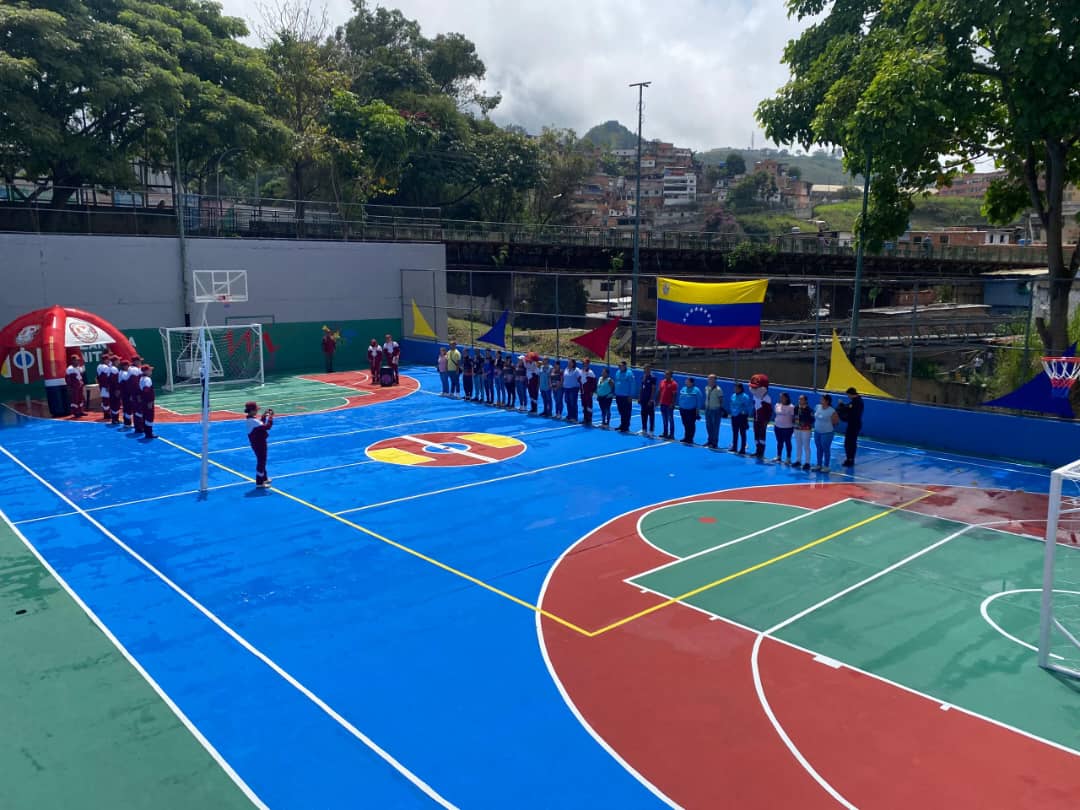 Rehabilitan cancha del Jardín Terapéutico del HVS