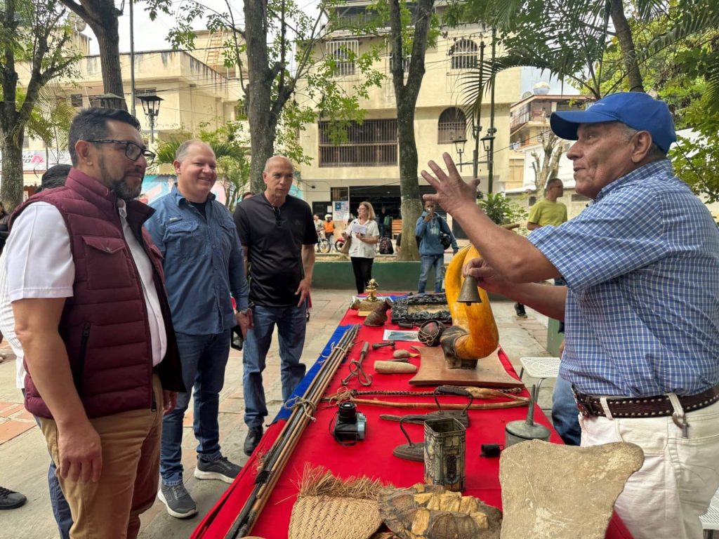 Con eventos culturales celebraron Día del Folklore