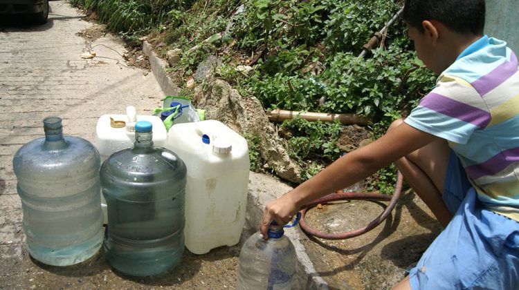 Autoridades unen esfuerzos para mejorar servicio de agua