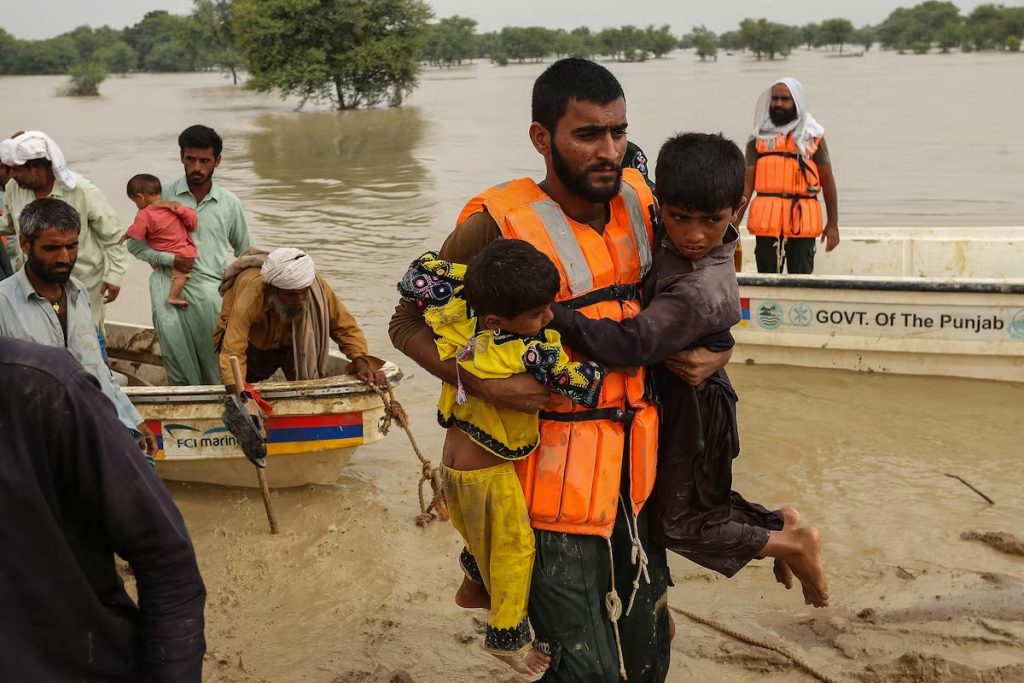 Más de 800 muertos por monzones en Pakistán