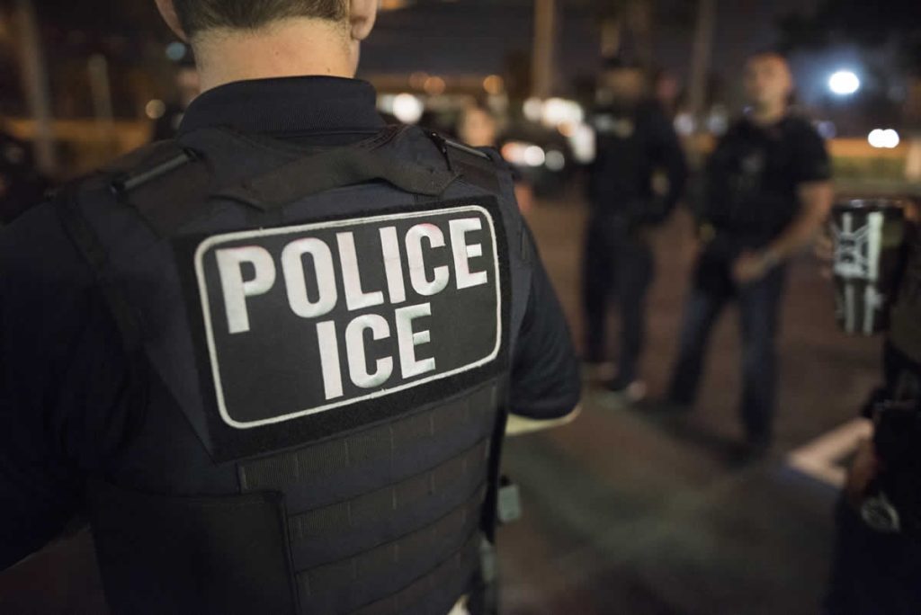 ICE ofrece bonos de 50 mil dólares para reclutar nuevos agentes