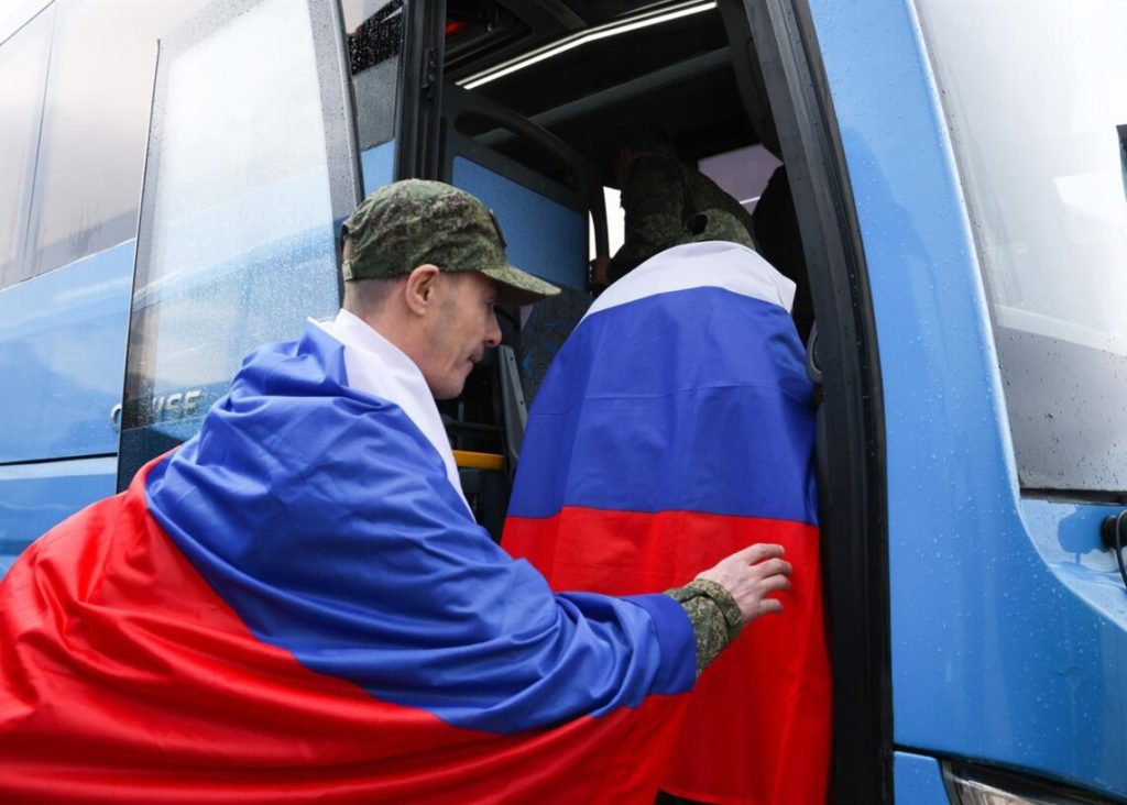 Se concretó el intercambio de 292 prisioneros entre Rusia y Ucrania