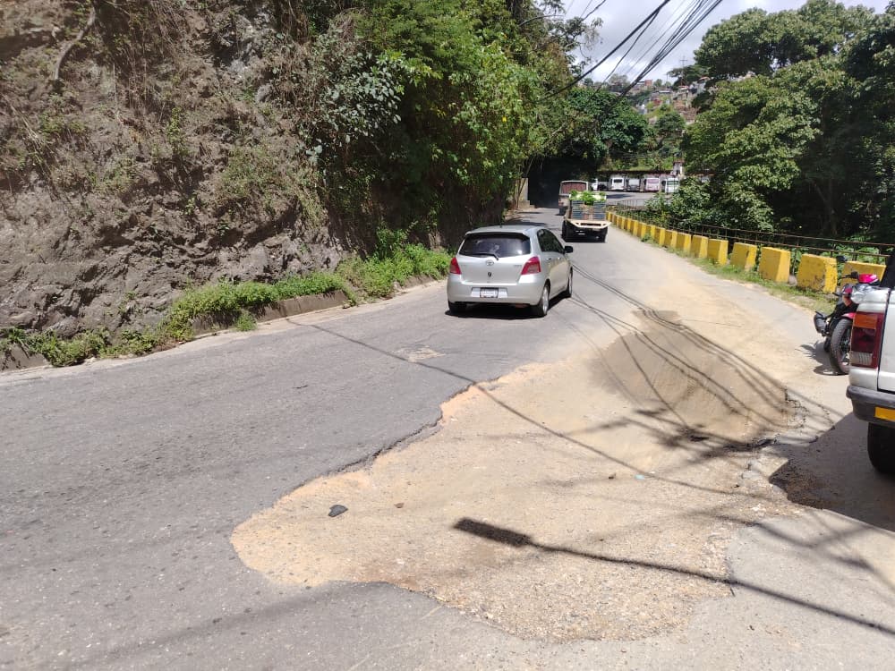 Claman que tapen hueco en vía a San Pedro