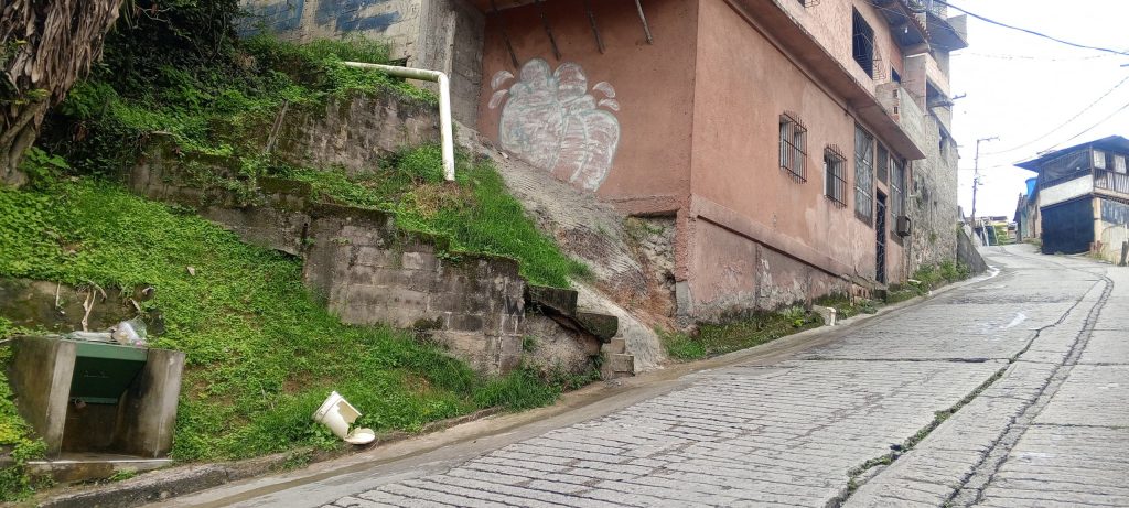 Piden agilizar instalación de tubería en Alberto Ravell