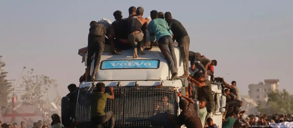 20 muertos en Gaza al volcar un camión con ayuda humanitaria