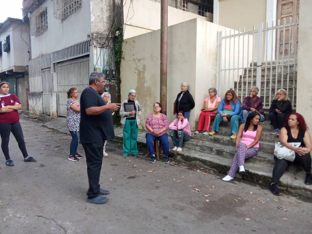 Solicitan reparación de alcantarilla en El Vigía