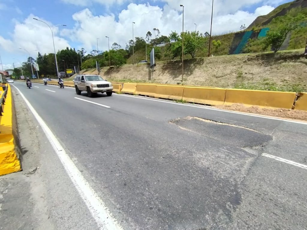 Alertan sobre hundimiento en la Panamericana