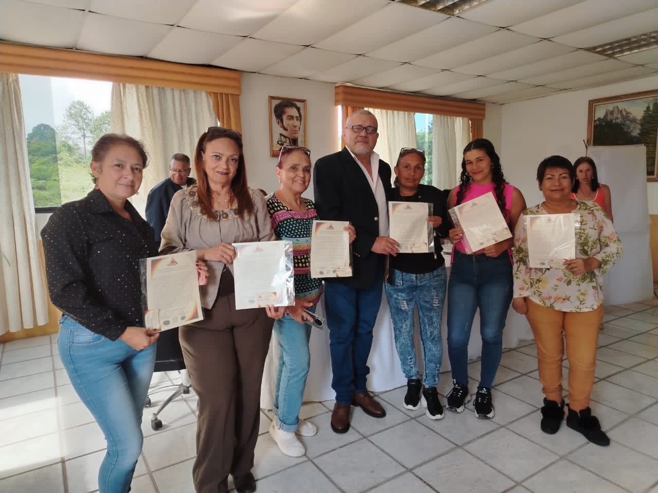 100 socios de Capem ya tienen certificados de membresía