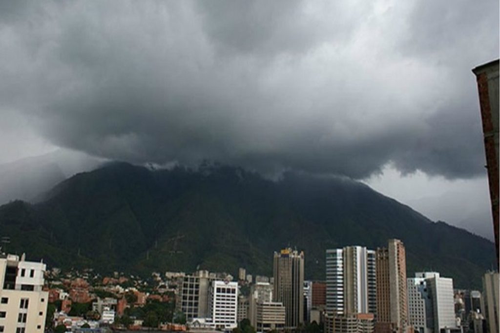 Prevén lluvias y descargas eléctricas en gran parte del país