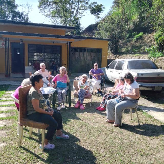 Niegan malos tratos a abuelitos de casa hogar