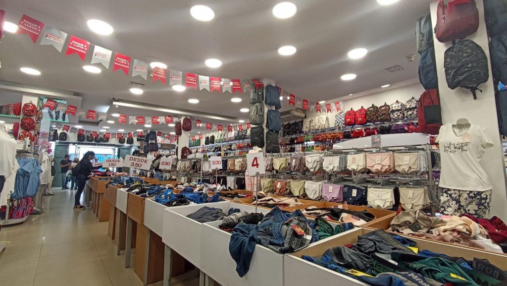 Tiendas ofrecen descuentos durante el mes de agosto