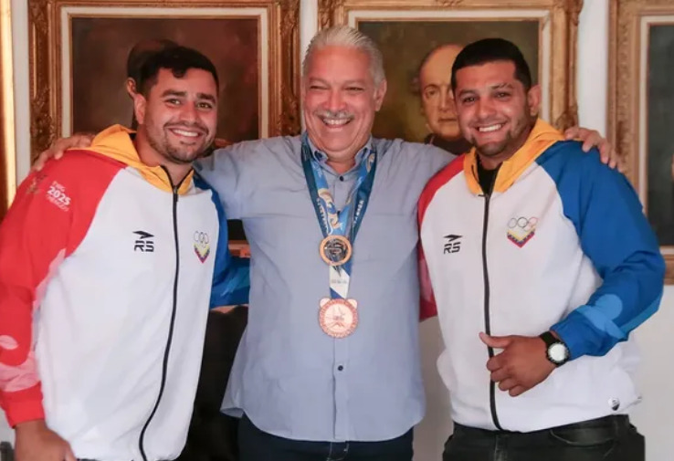 Serrano recibe en la Casa Amarilla a campeones mundiales