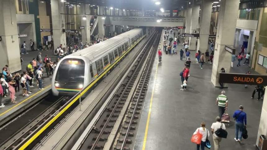 Murió anciano tras caer en rieles del Metro