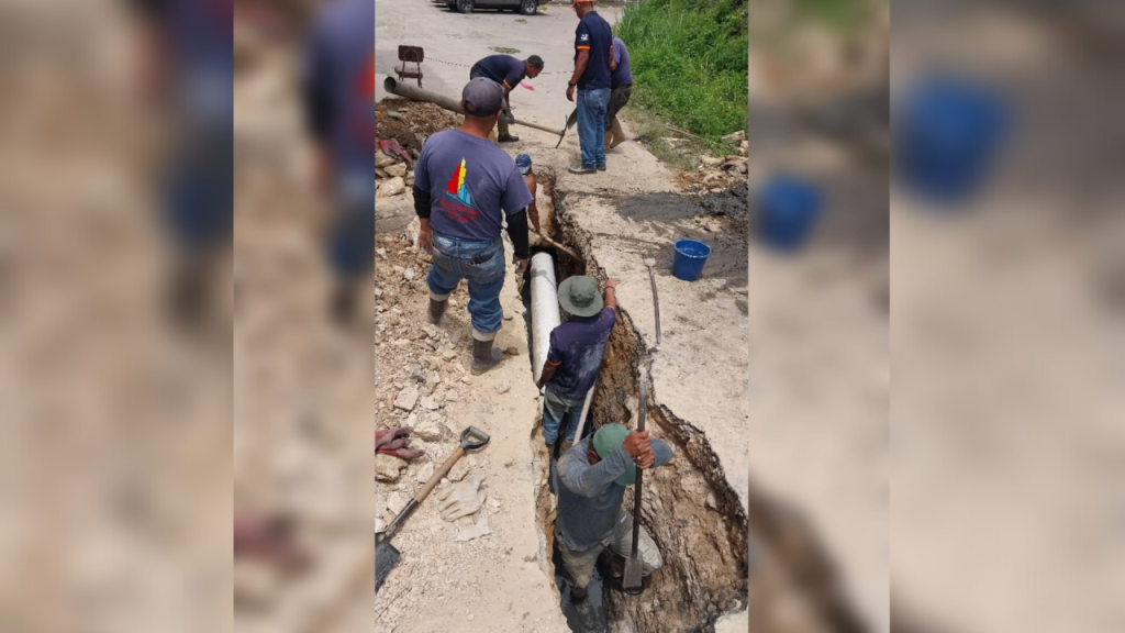 Sustituyen tubería de aguas negras en El Paso