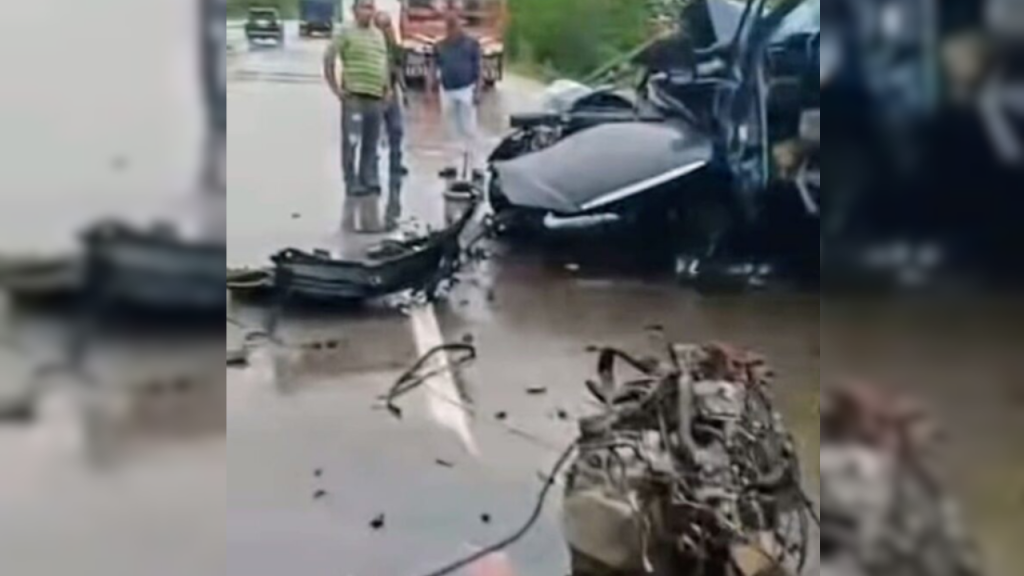 Tres personas y un can fallecieron en colisión vial
