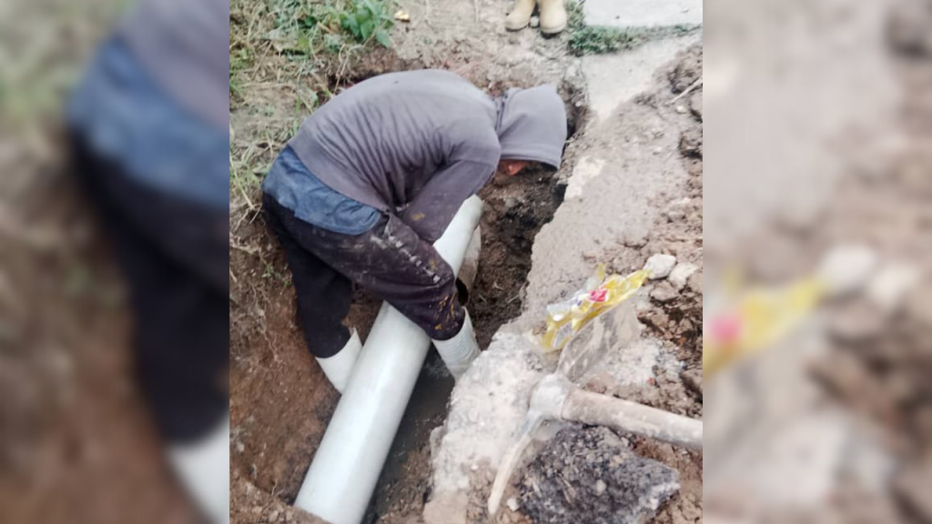 Cambiaron tubo de ocho pulgadas en Matica Arriba