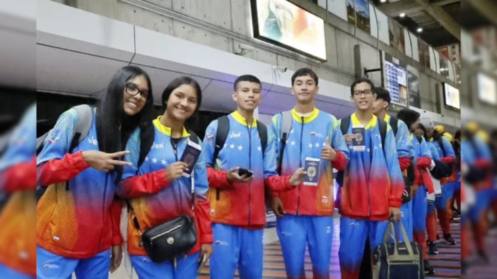 Premian a estudiantes mirandinos con viaje a México
