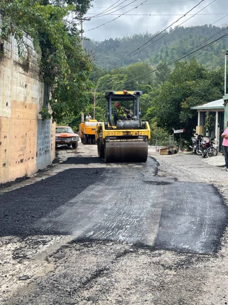 Recuperan vías en Los Teques