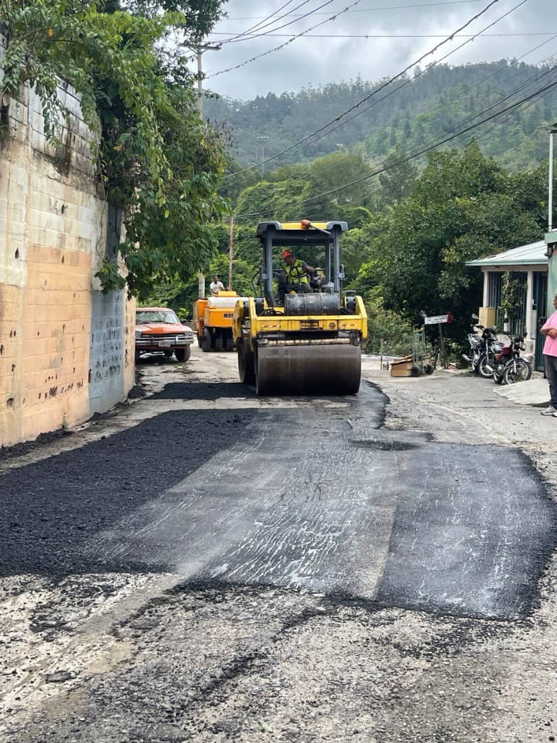 Recuperan vías en Los Teques